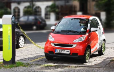 Bild: „Electric Car recharging“